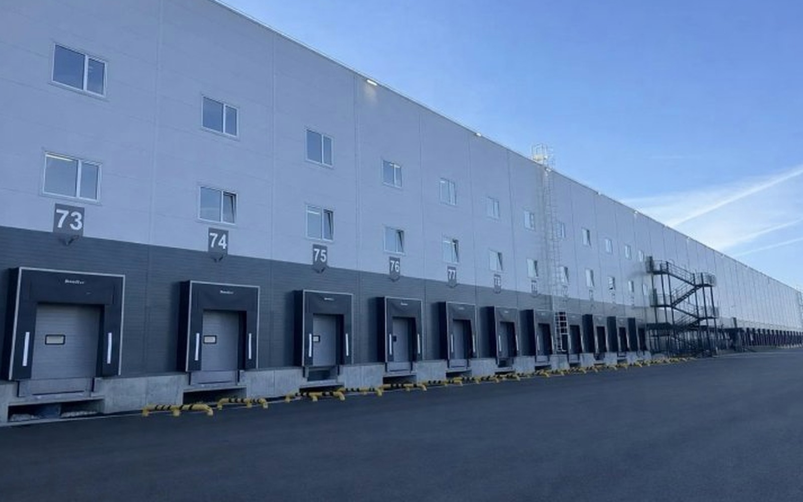 Ozon открыл логистический центр в Кемеровской области на 500 тысяч заказов в сутки