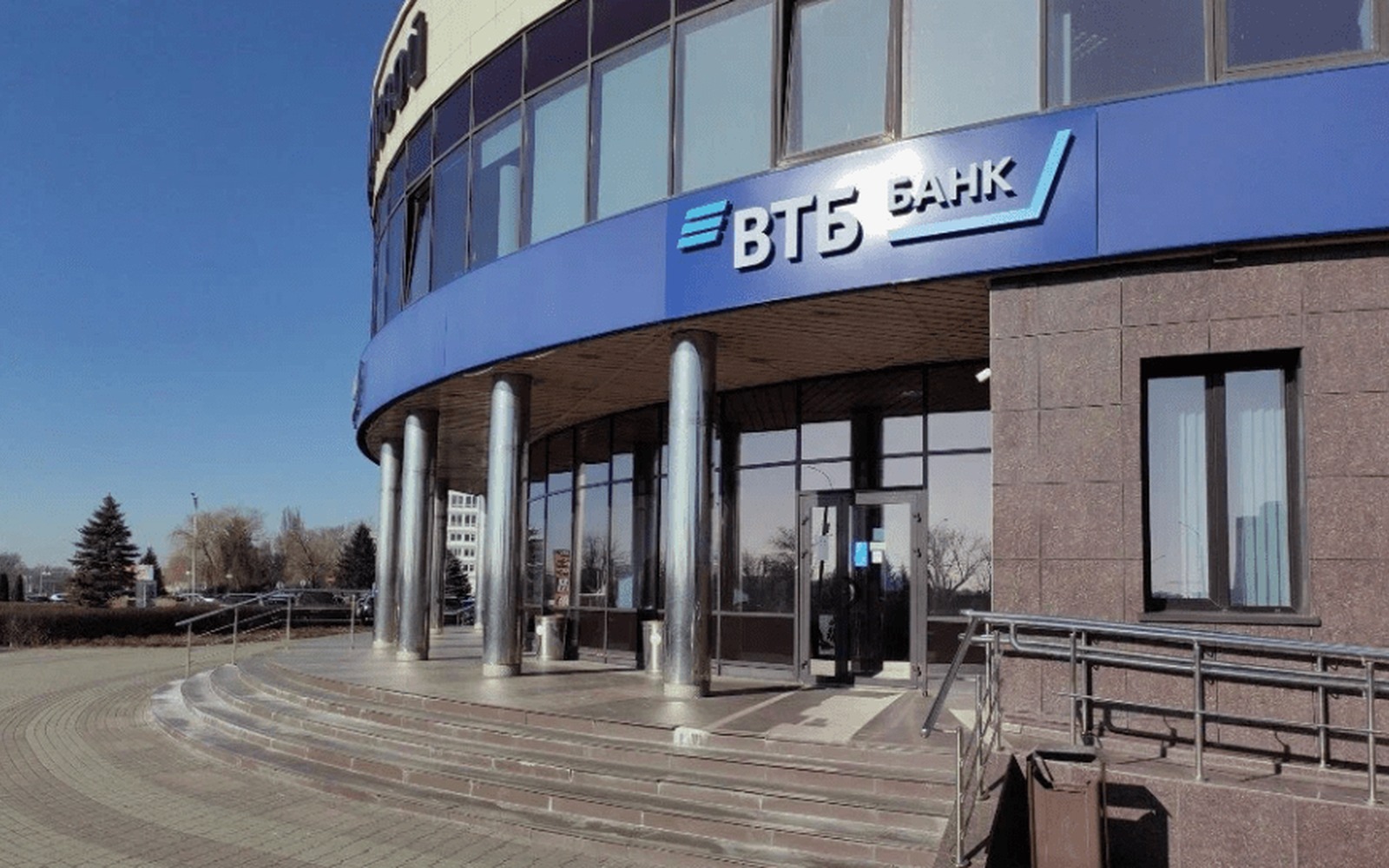 ВТБ покупает 5% в WB Банке и запускает финтех-партнёрство с Wildberries