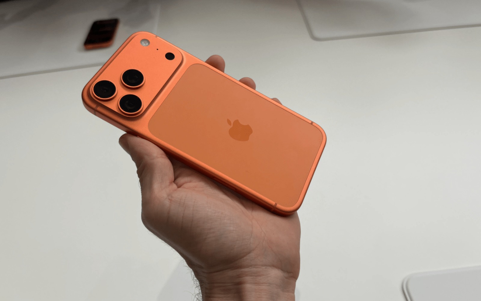 Wildberries запустит IMEI-проверку смартфонов Apple и Samsung в ПВЗ с 2026 года
